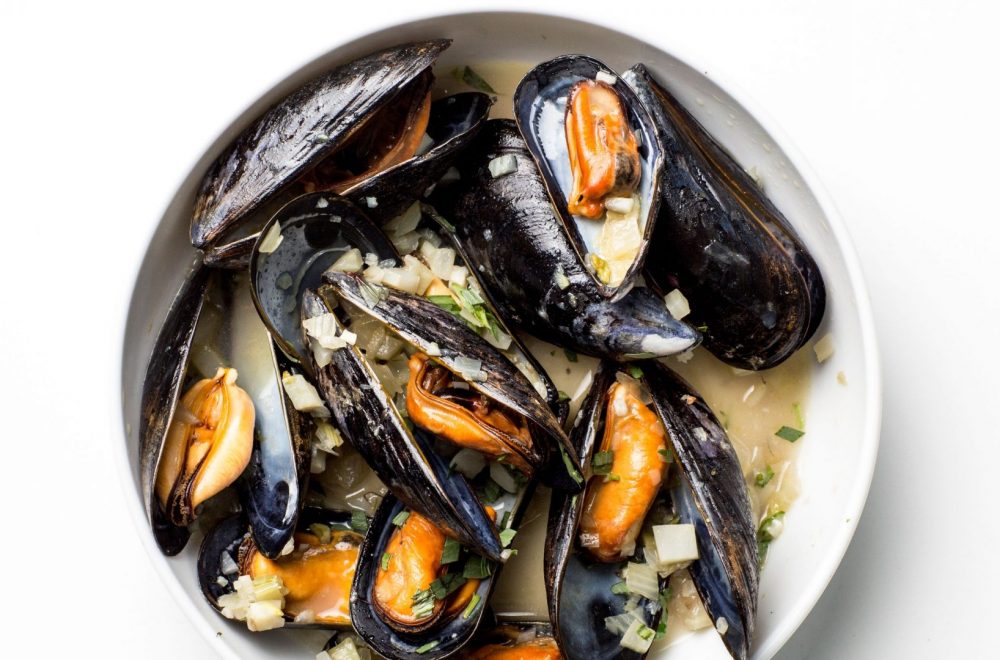 Steamed Mussels with Fennel and Tarragon